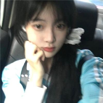 九顶假发的女孩