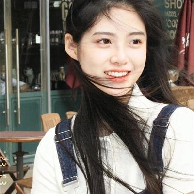 黑衣女孩